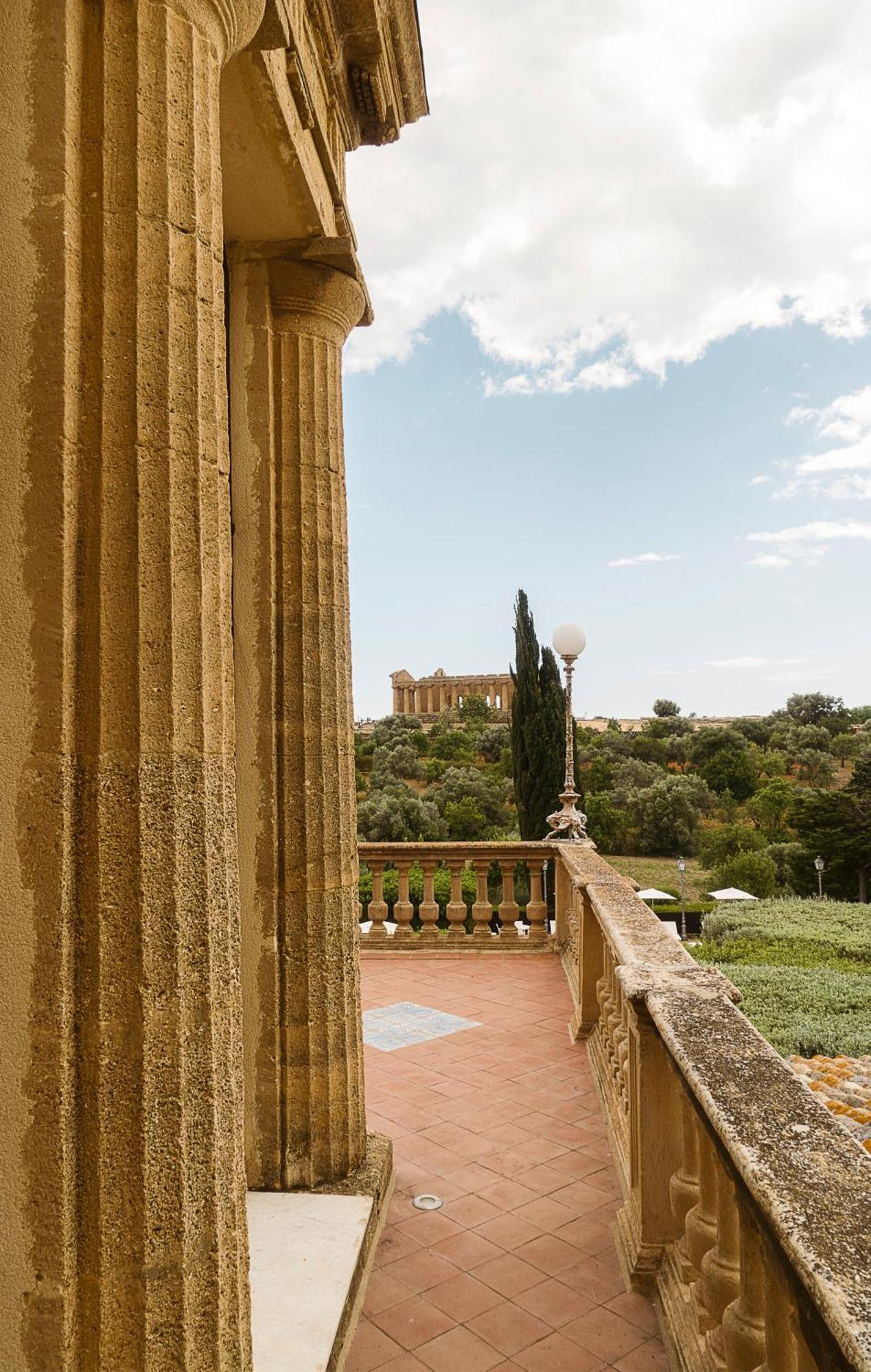 Villa Athena Resort Agrigento Ngoại thất bức ảnh View of the Acropolis from the Villa