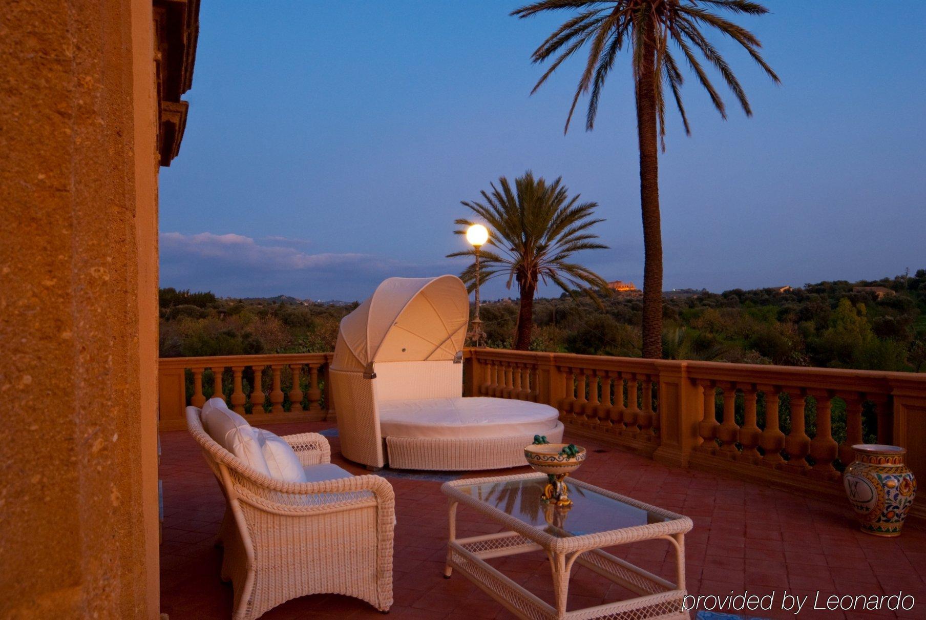 Villa Athena Resort Agrigento Phòng bức ảnh Terrace at the hotel