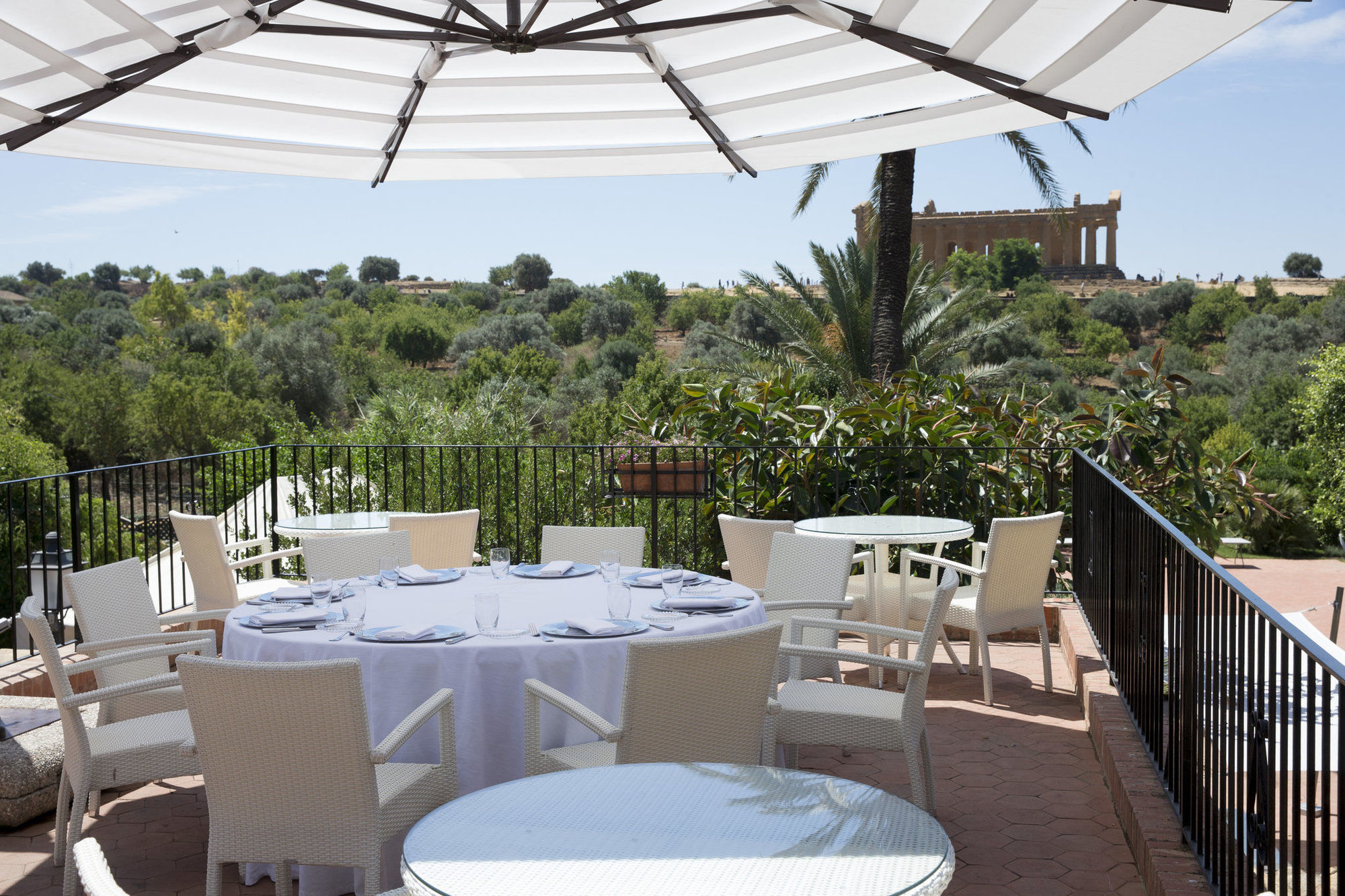 Villa Athena Resort Agrigento Ngoại thất bức ảnh The hotel's terrace