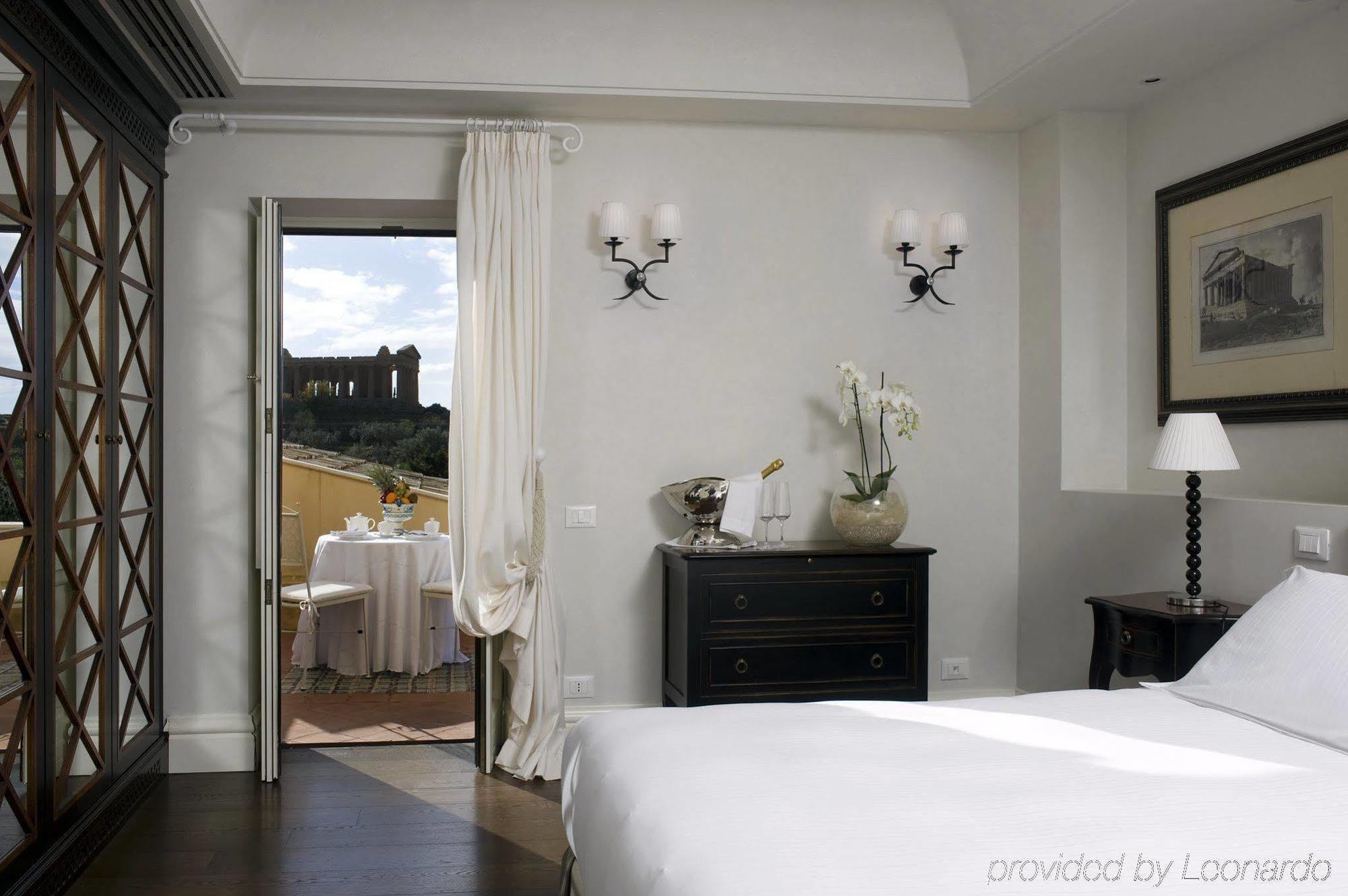 Villa Athena Resort Agrigento Phòng bức ảnh A room at the Hotel